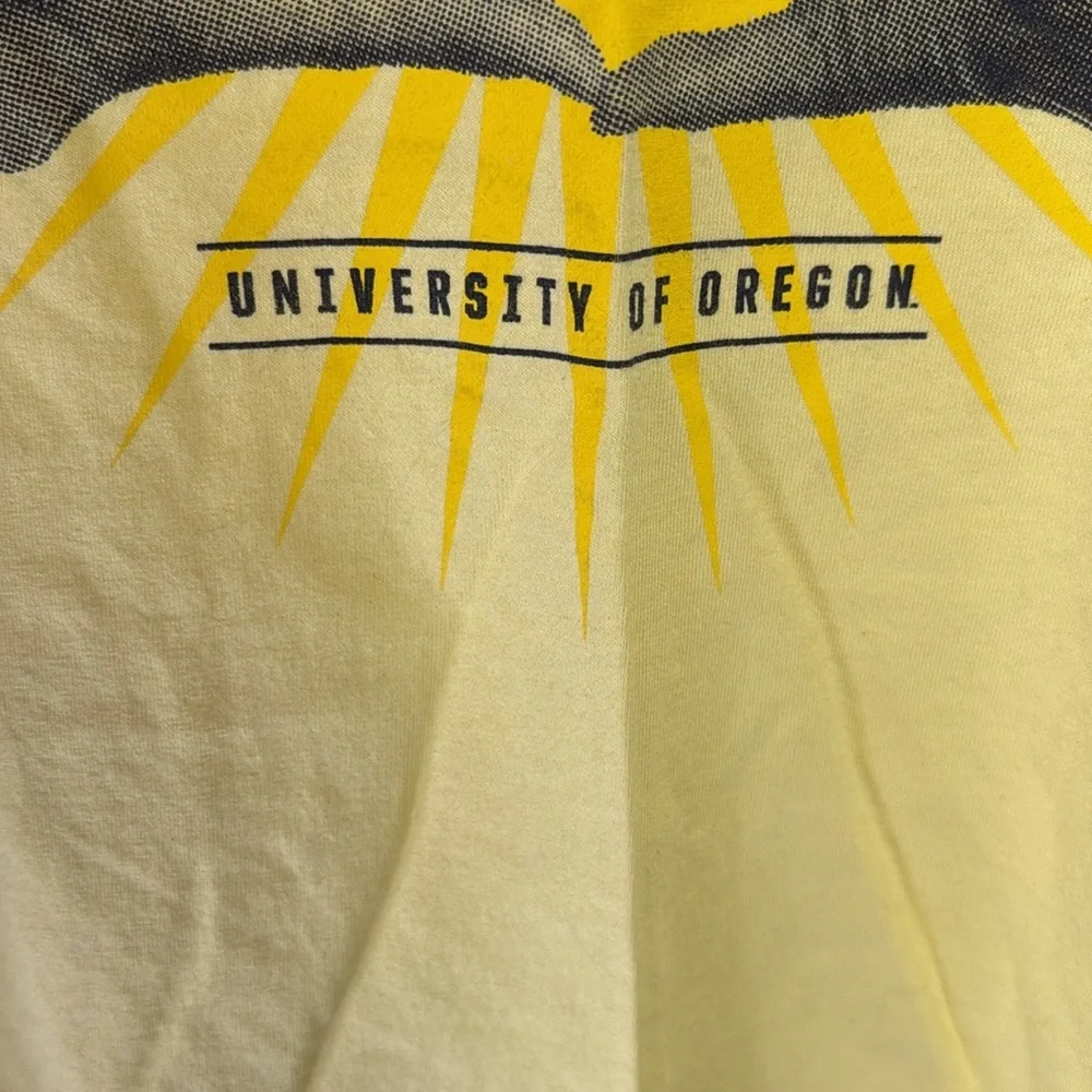 U of O Yellow “Throw your ‘O’” Logo Tee. Size Large  Unisex.